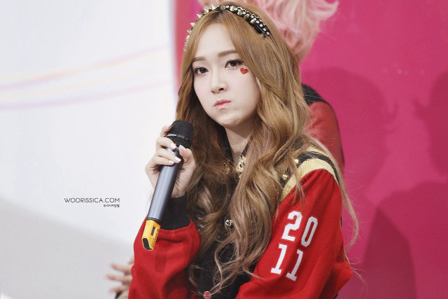 Girl day member microphone red free wallpaper - medium preview image