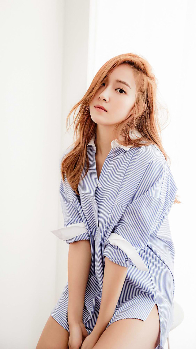 Woman sitting crossed legs chen free wallpaper - medium preview image