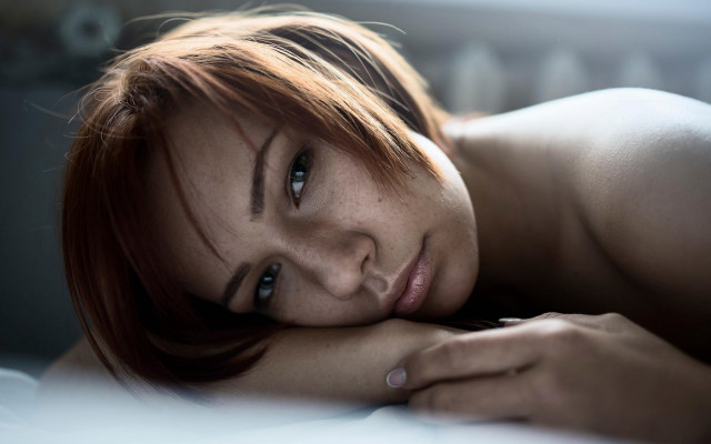 Woman bed freckles blue eyes free wallpaper - medium preview image