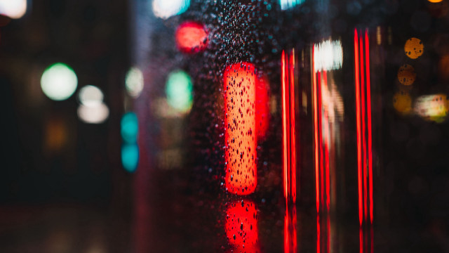 Red trafficlight tallbuilding night rain free wallpaper - medium preview image