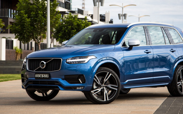Blue volvo suv city street free wallpaper - medium preview image