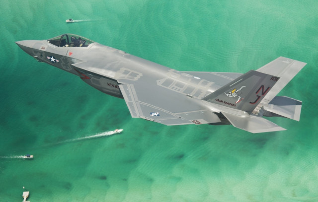 Fighter jet ocean jet boat free wallpaper - medium preview image