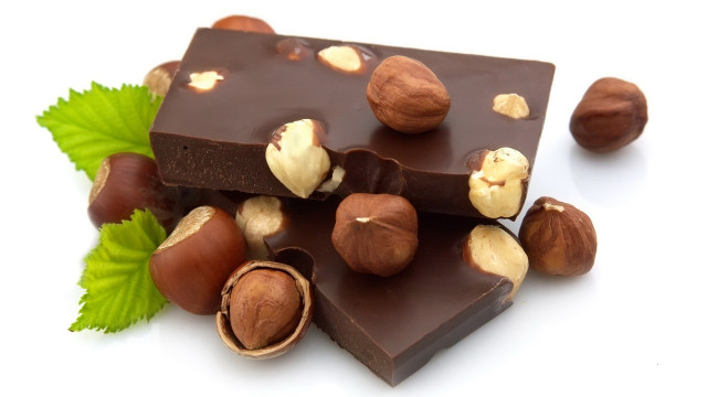 Chocolate nuts leaf 3d render free wallpaper - medium preview image