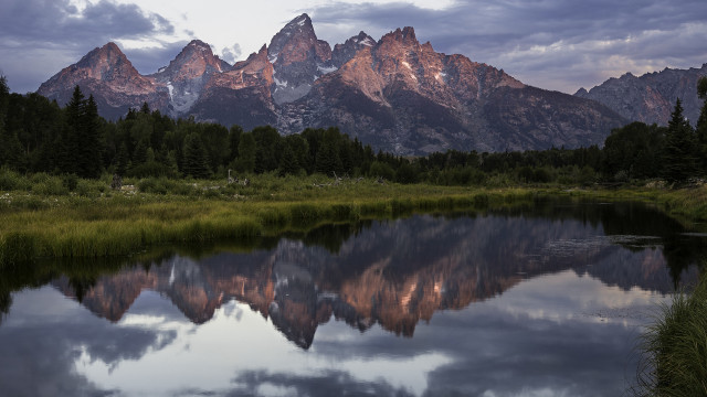 Mountain lake reflection clouds sunset free wallpaper - medium preview image