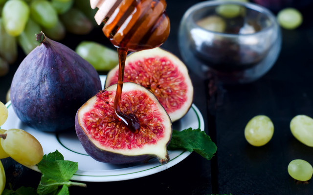 Honey figs grapes fullmoon night free wallpaper - medium preview image