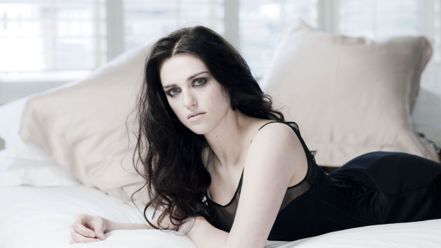 Elizabeth collins bed pillow blurry free wallpaper - medium preview image