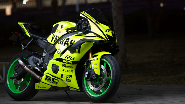 Yellow black motorcycle night green free wallpaper - medium preview image