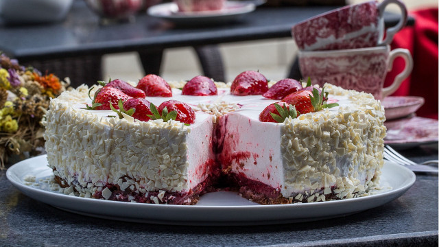 Strawberry cake plate coffee rococo free wallpaper - medium preview image