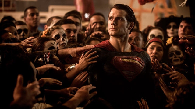 Superman crowd renaissance blurry depth free wallpaper - medium preview image