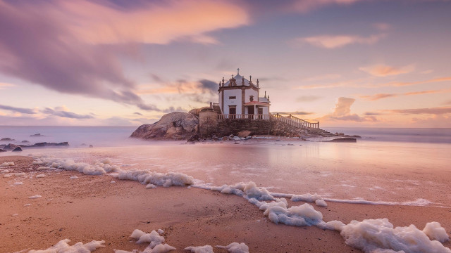 Lighthouse rocky beach ice water free wallpaper - medium preview image