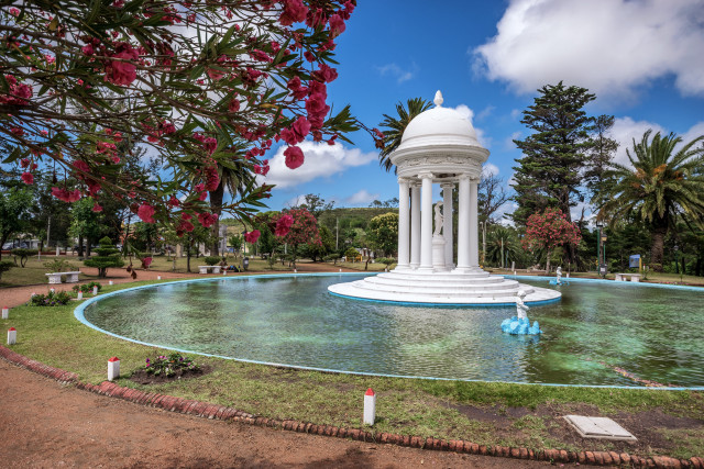 White monument park trees flowers free wallpaper - medium preview image