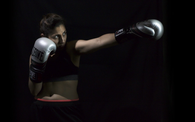 Woman boxing gloves araceli gilbert free wallpaper - medium preview image