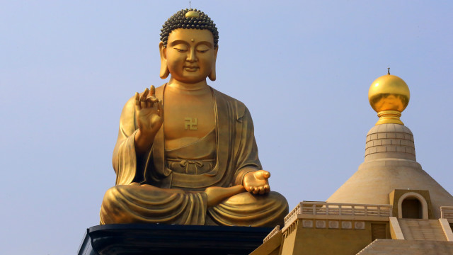 Golden buddha statue ayan goda free wallpaper - medium preview image