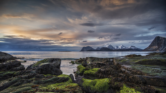 Rocky shore mountains misty sky free wallpaper - medium preview image