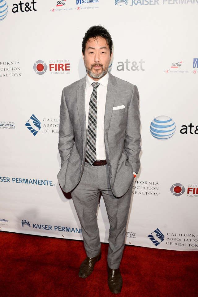 Man suit tie redcarpet gala free wallpaper - medium preview image