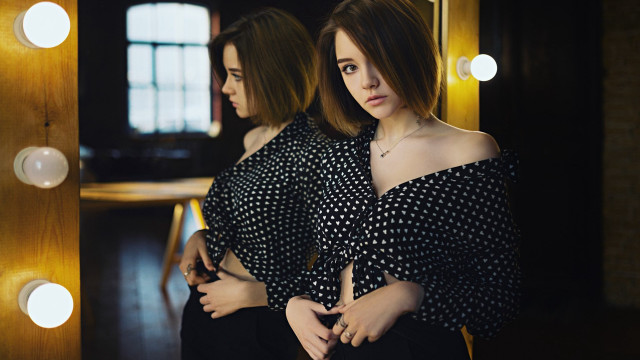 Mirror woman balloons browneyes dress free wallpaper - medium preview image