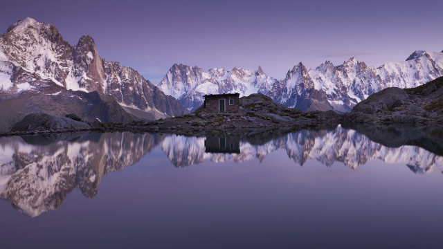 Mountain lake house reflection sky free wallpaper - medium preview image