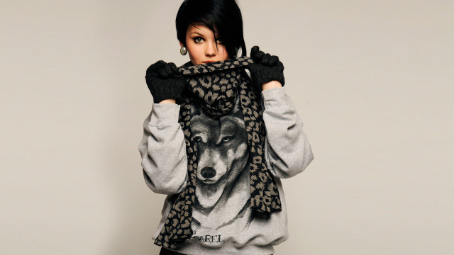 Woman scarf wolf fashion 3d free wallpaper - medium preview image