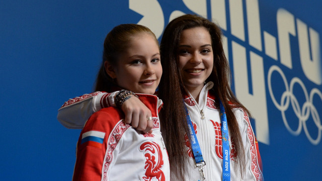 Elina karimova two girls medals free wallpaper - medium preview image
