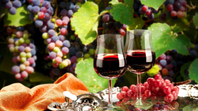 Wine glasses grapes silver tray free wallpaper - medium preview image
