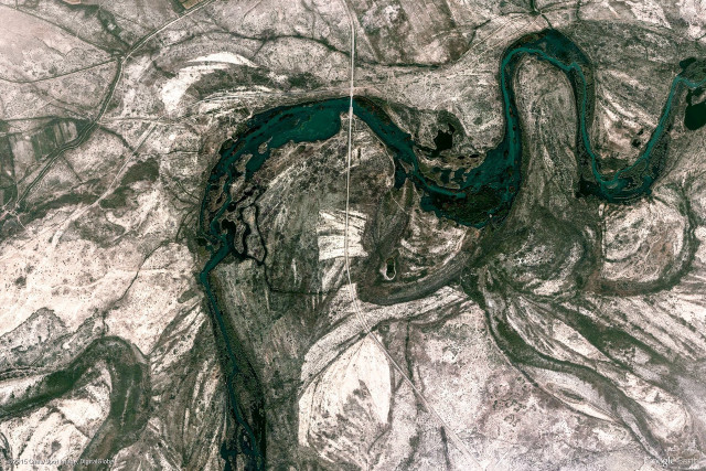 River rocky green snake black free wallpaper - medium preview image