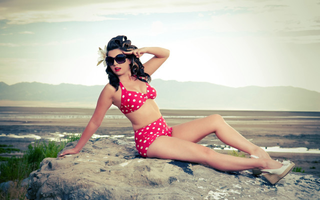 Woman polka dot bikini ocean free wallpaper - medium preview image