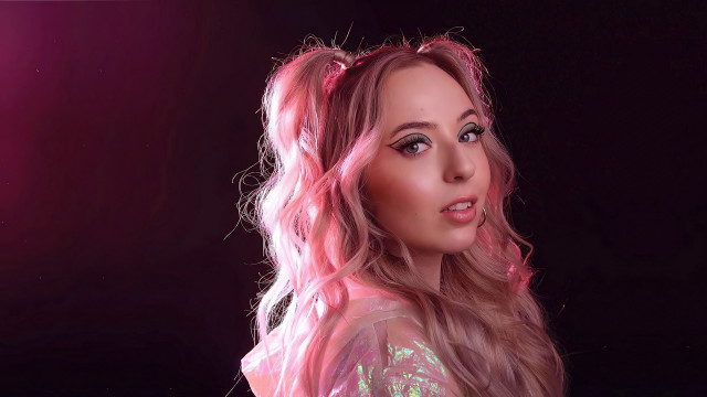 Arabella rankin pink dress holography free wallpaper - medium preview image