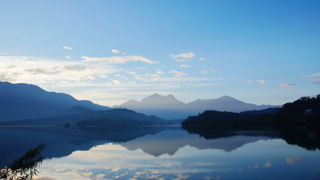 Lake mountains blue sky clouds #9 free wallpaper - medium preview image