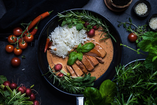 Plate meat rice vegetables tomatoes free wallpaper - medium preview image