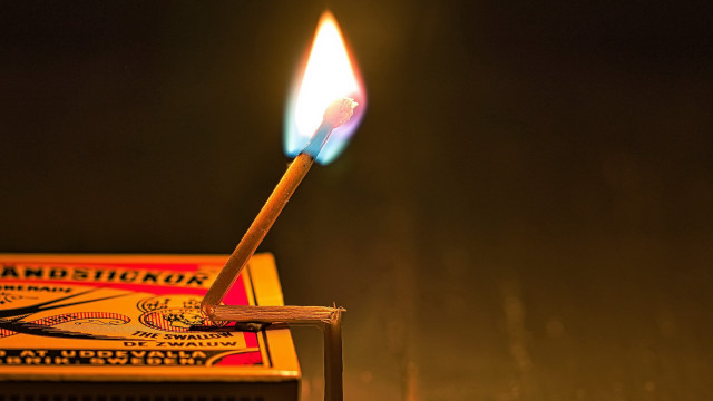 Matchstick lit dark match box free wallpaper - medium preview image