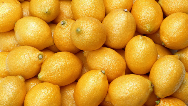 Oranges pile tabletop white background free wallpaper - medium preview image
