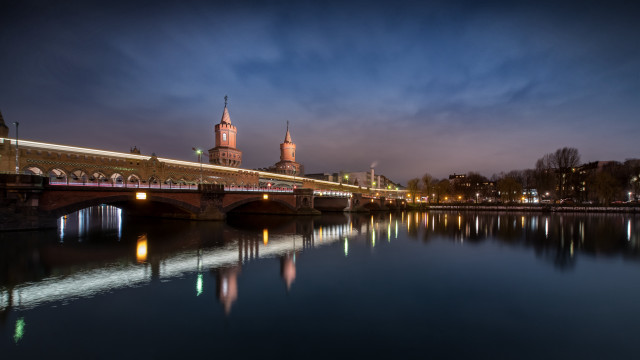 Berlin secession bridge train cityscape free wallpaper - medium preview image