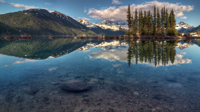 Mountain reflection lake trees city free wallpaper - medium preview image
