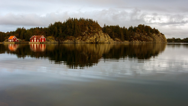 Small house island lake ecological free wallpaper - medium preview image