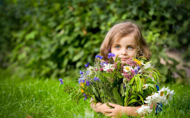 Little girl flowers surprised nature free wallpaper - medium preview image