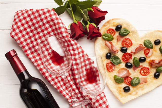 Heart shaped pizza olives tomatoes free wallpaper - medium preview image