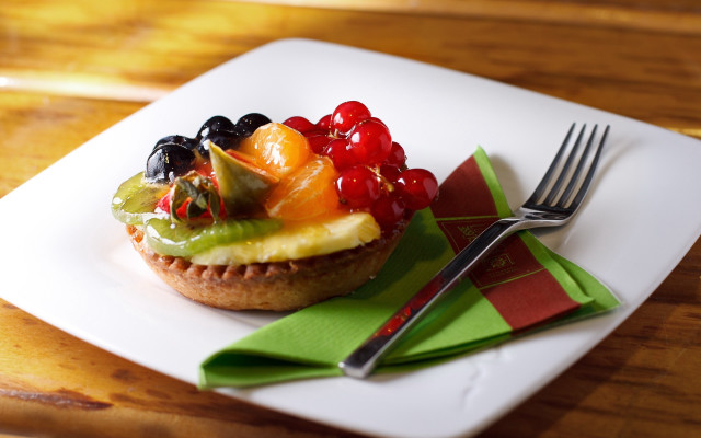 Pastry fruit plate fork napkin free wallpaper - medium preview image
