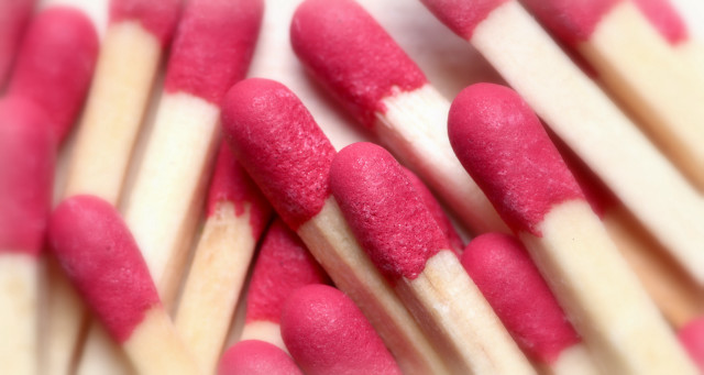Matchsticks closeup tiltshift blurry background free wallpaper - medium preview image