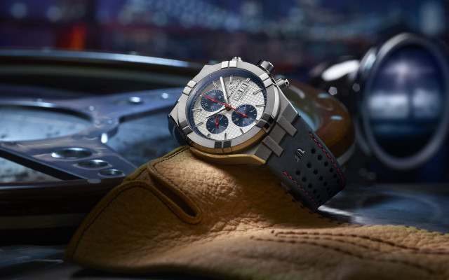 Watch leather glove wind indicator free wallpaper - medium preview image
