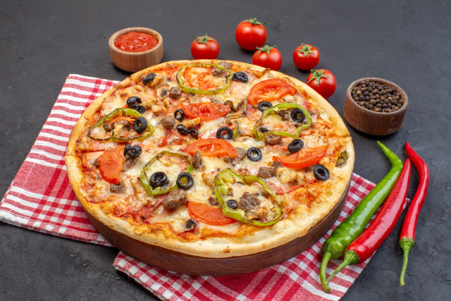 Pizza olives peppers napkin shaker free wallpaper - medium preview image