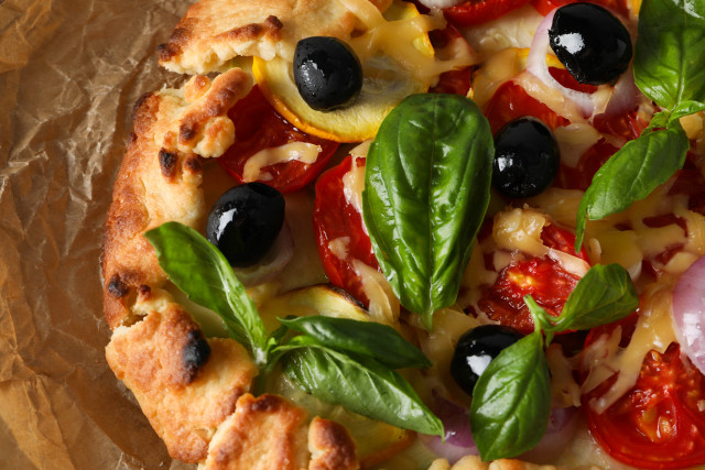Pizza olives tomatoes spinach wax free wallpaper - medium preview image