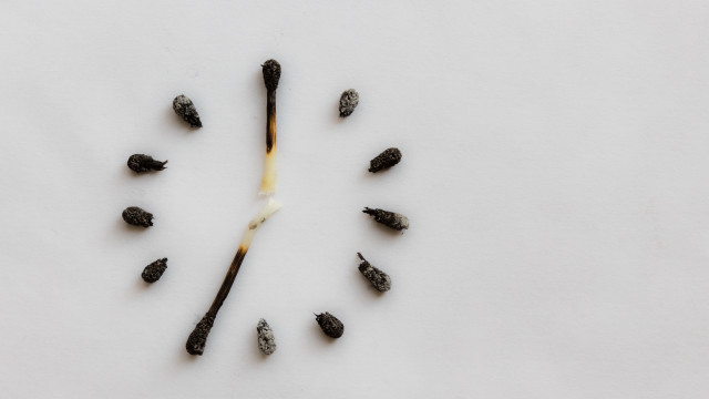 Black objects cigarette decay greyscale free wallpaper - medium preview image