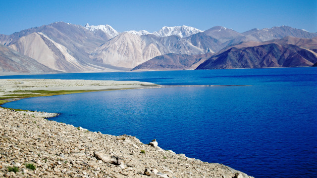 Lake mountains rocks bird samikshavad free wallpaper for desktop - medium preview image