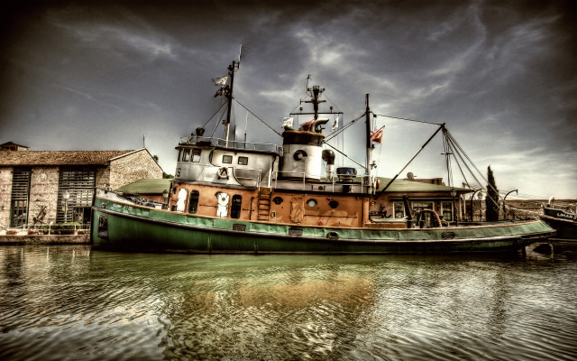 Boat docked building dock cloudy free wallpaper - medium preview image