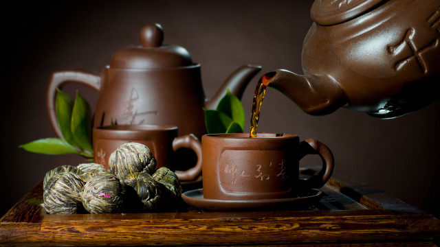 Teapot pouring tea green leaves free wallpaper - medium preview image