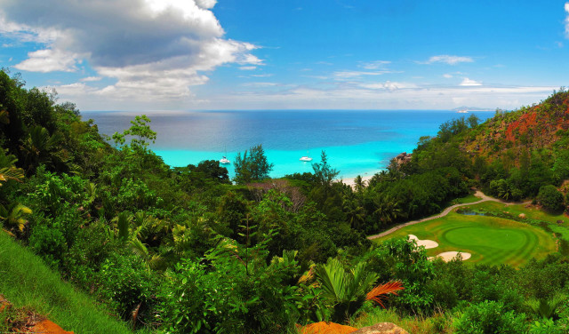 Golf hill ocean view matte free wallpaper - medium preview image