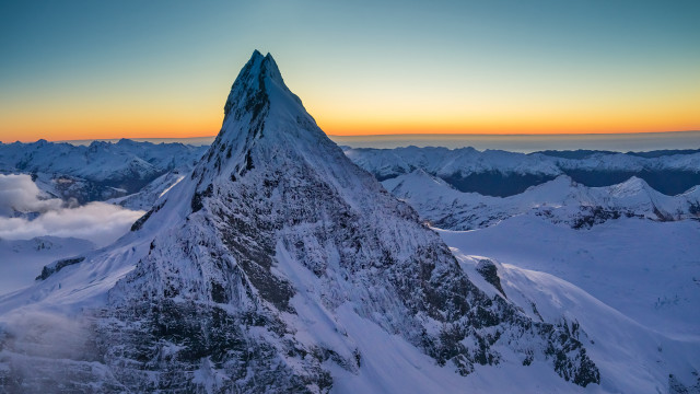 Mountain sunset precisionism tiltshift 4kuhd free wallpaper - medium preview image
