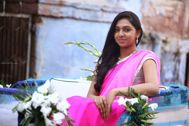 Woman pink sari bench flowers free wallpaper - medium preview image