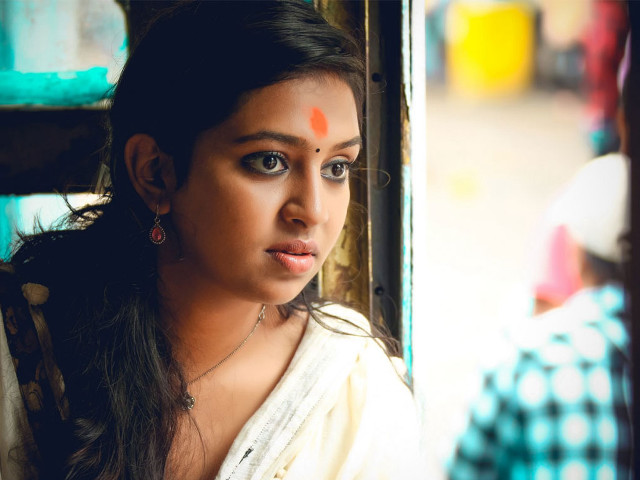 Woman nose ring window street free wallpaper - medium preview image