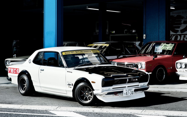 White car red car building free wallpaper - medium preview image